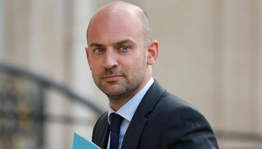 فرنسا: وزير الخارجية يتوجه إلى إسرائيل غداً