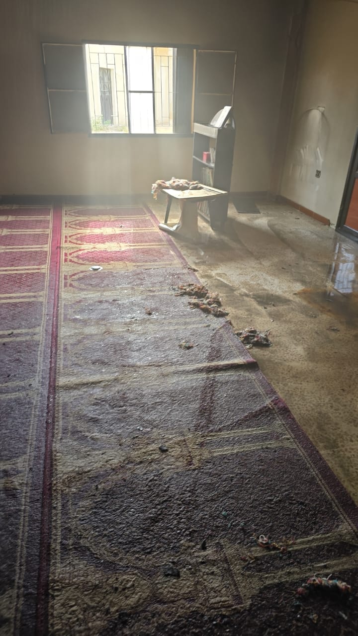 صورة من المسجد (تواصل اجتماعي).