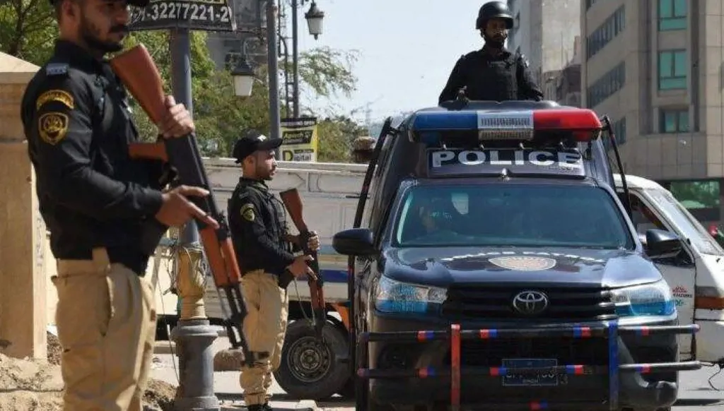باكستان... مسلحون يحتجزون 450 رهينة من ركاب قطار