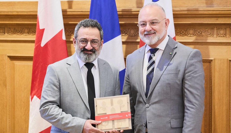 جورج خباز خلال توقيع الكتاب الذهبي لمدينة مونتريال، ضمن فعاليات أيام لبنان السينمائية في كندا (إنستغرام جورج خباز).
