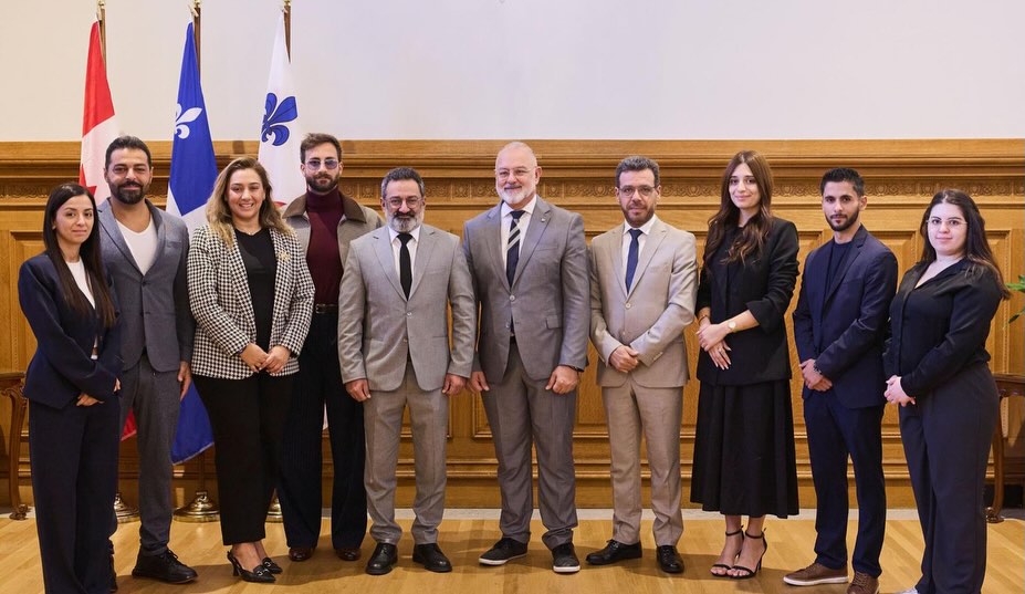 جورج خباز خلال توقيع الكتاب الذهبي لمدينة مونتريال، ضمن فعاليات أيام لبنان السينمائية في كندا (إنستغرام جورج خباز).