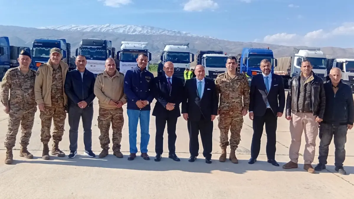 قافلة مساعدات إغاثية مقدمة من الأردن إلى لبنان.