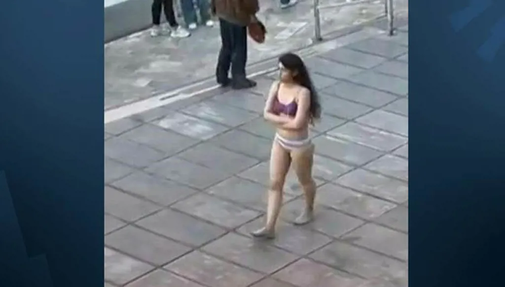 بعد تعرضها لمضايقات... طالبة جامعية تتعرى في طهران (فيديو)