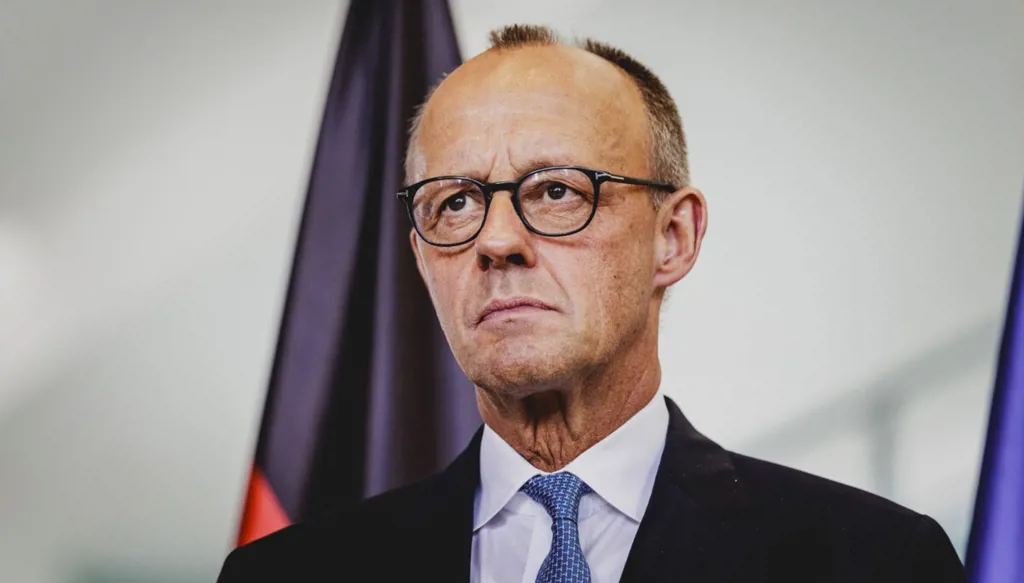 ميرتس يُعلن استئناف ألمانيا التواصل مع إيران