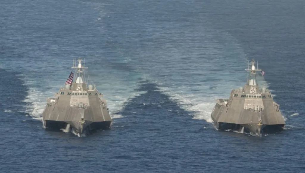 تصادم بين سفينتين تابعتين للبحرية الأميركية