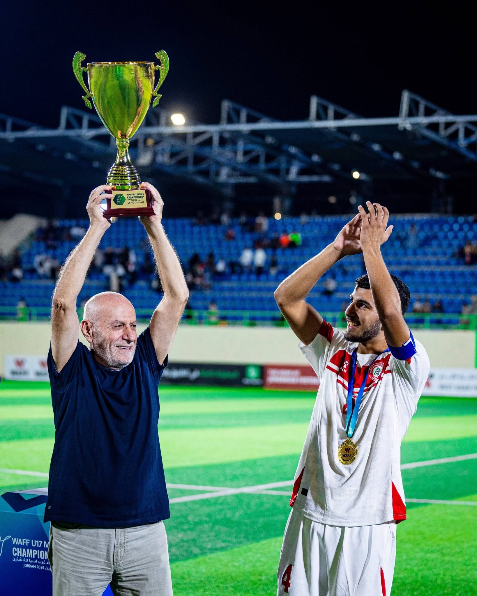 من حفل تتويج منتخب لبنان للناشئين باللقب. (فيسبوك)
