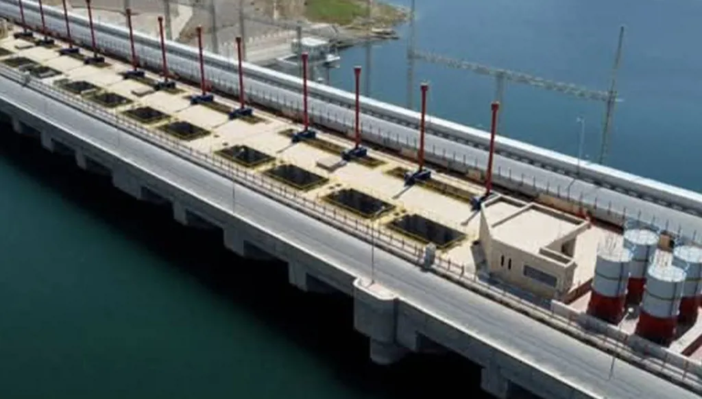 "قسد" تنكفئ إلى "شرق الفرات" بضمانات أميركيّة... وقصف سدّ تشرين يهدّد بكارثة