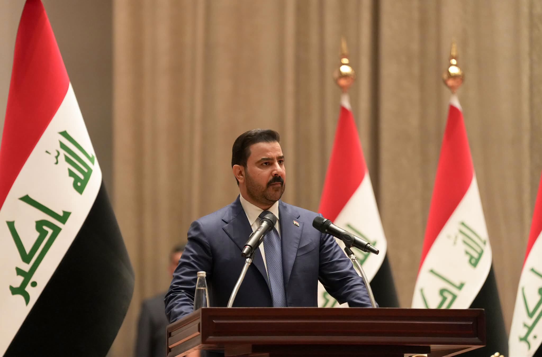 رئيس الوزراء العراقي علي الزيدي خلال جلسة البرلمان المخصصة للتصويت على استكمال التشكيلة الحكومية في بغداد، 15 تشرين الأول/أكتوبر 2026. (المكتب الإعلامي لرئيس الوزراء العراقي)