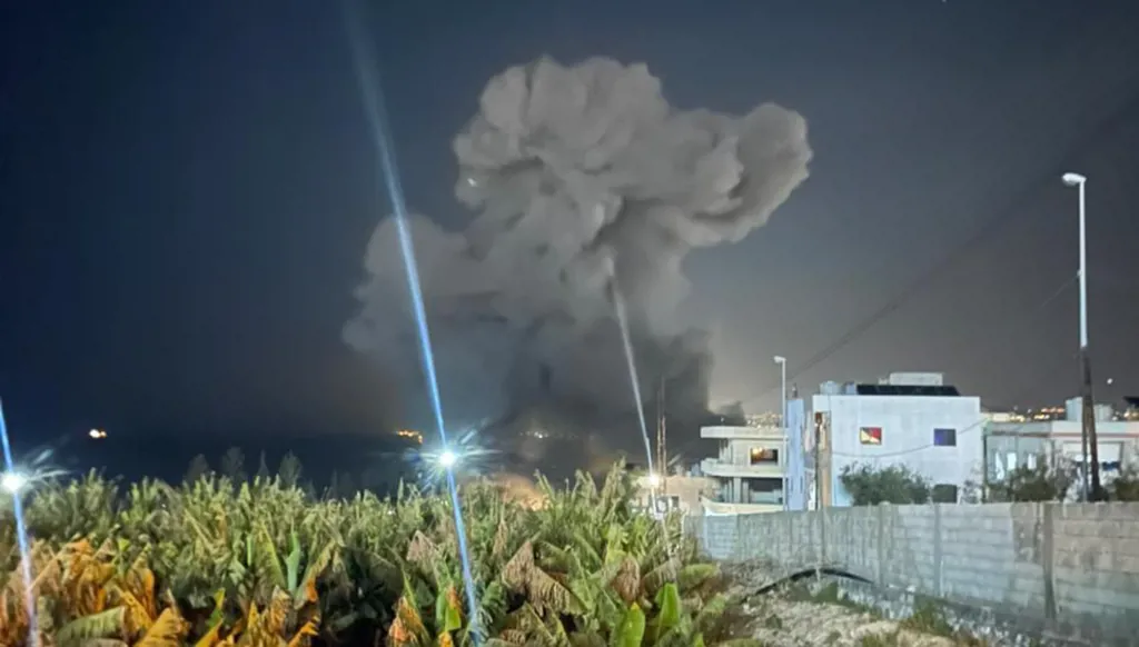 غارة إسرائيلية تستهدف مبنى "القرض الحسن" في العاقبية بعد إنذار بالإخلاء