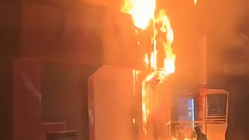 اندلاع الحريق في المصحة (مواقع)