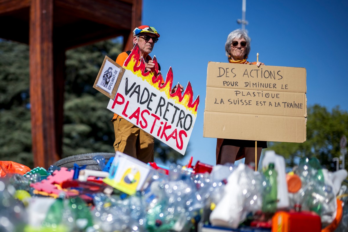 تظاهرة أمام المقر الأوروبي للأمم المتحدة في جنيف (أ ف ب)