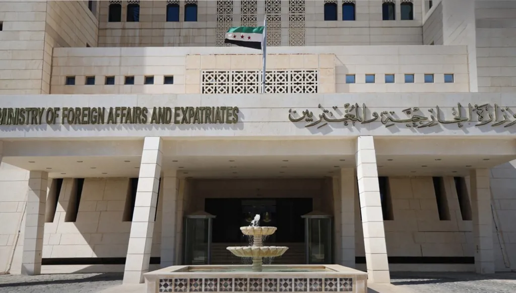 الخارجية السورية تُدين استهداف سيارة مدنية بمسيّرة إسرائيلية في ريف دمشق