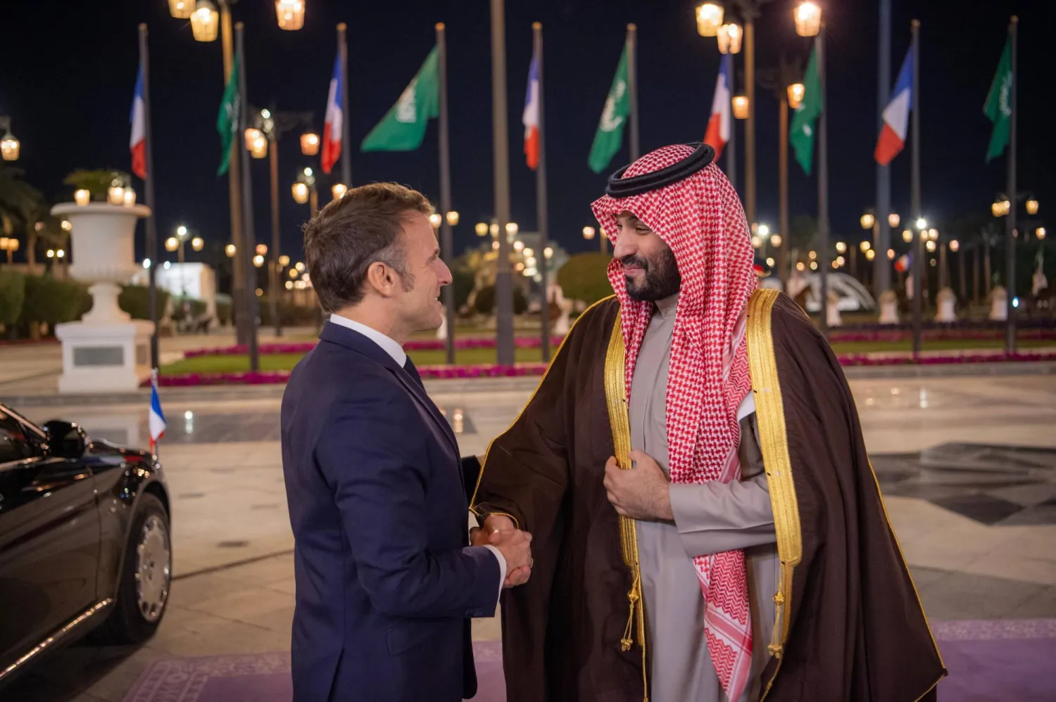 محمد بن سلمان وإيمانويل ماكرون (أرشيفية).