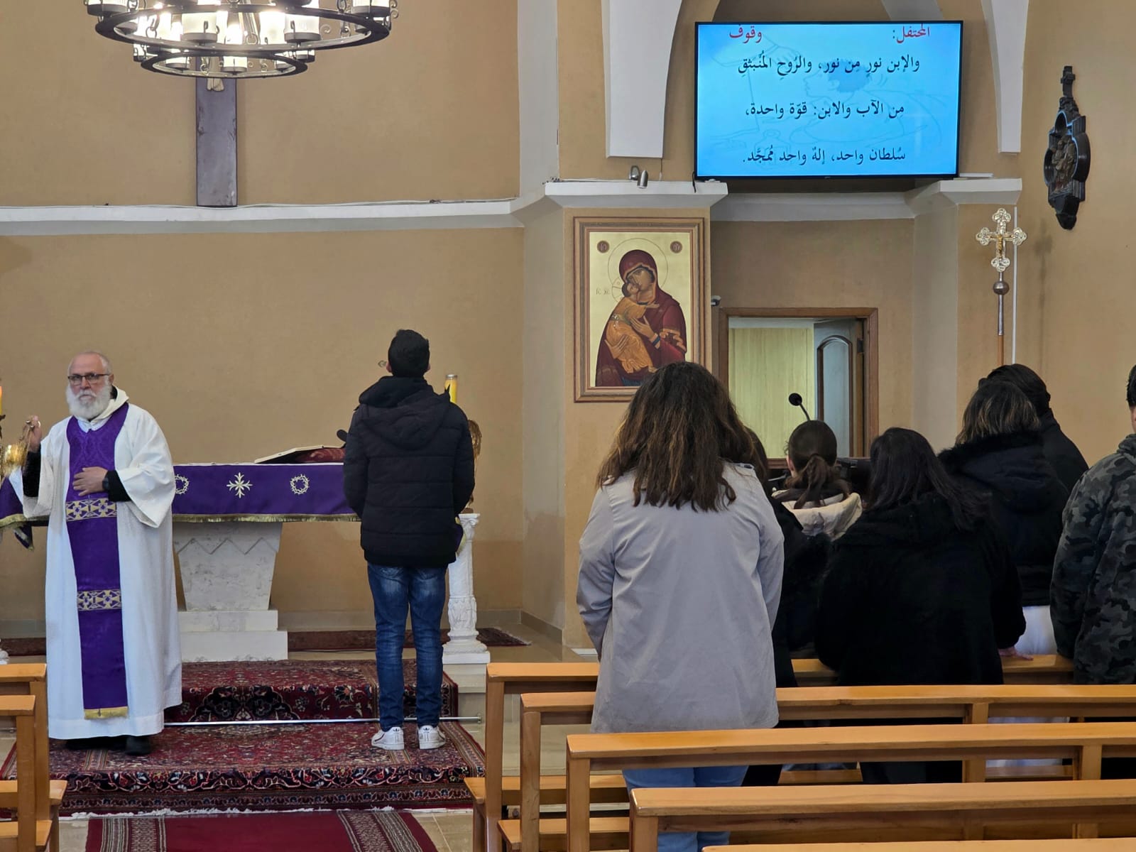 رئيس الدير الأب سلوان مترئساً قداس الأحد.