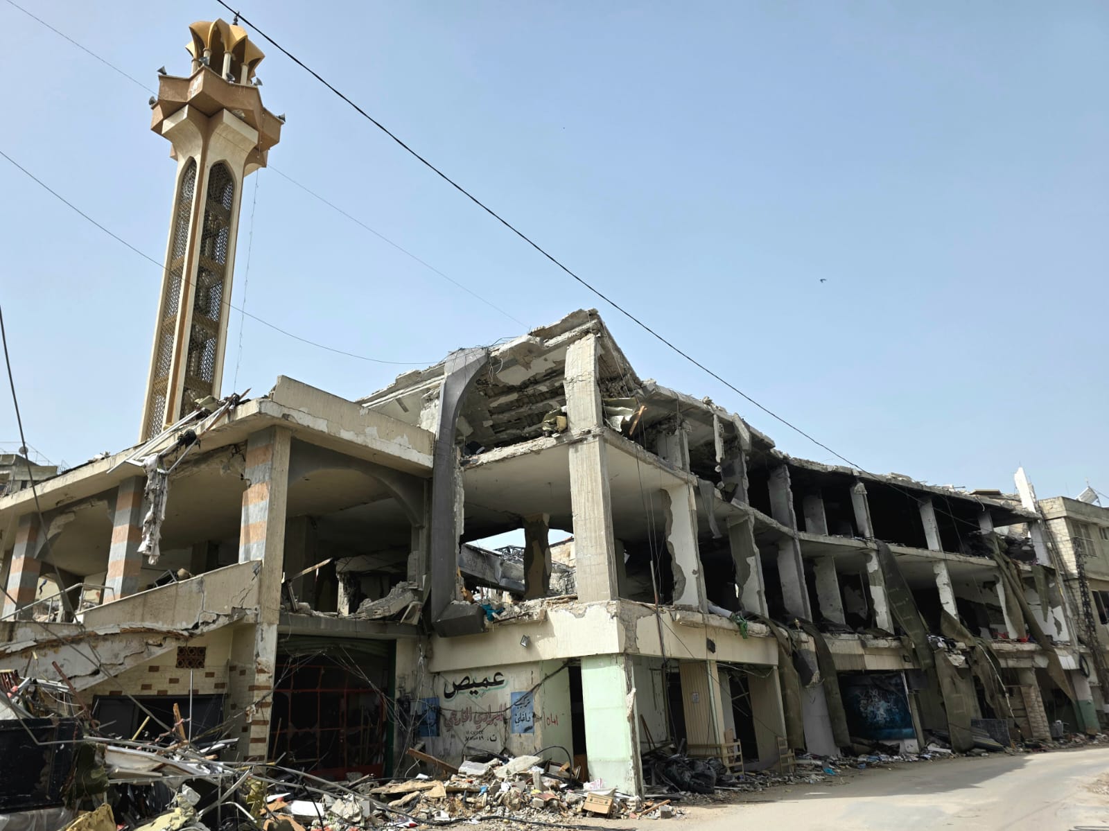 ما أنزله العدوان بالمسجد الكبير. (أحمد منتش)