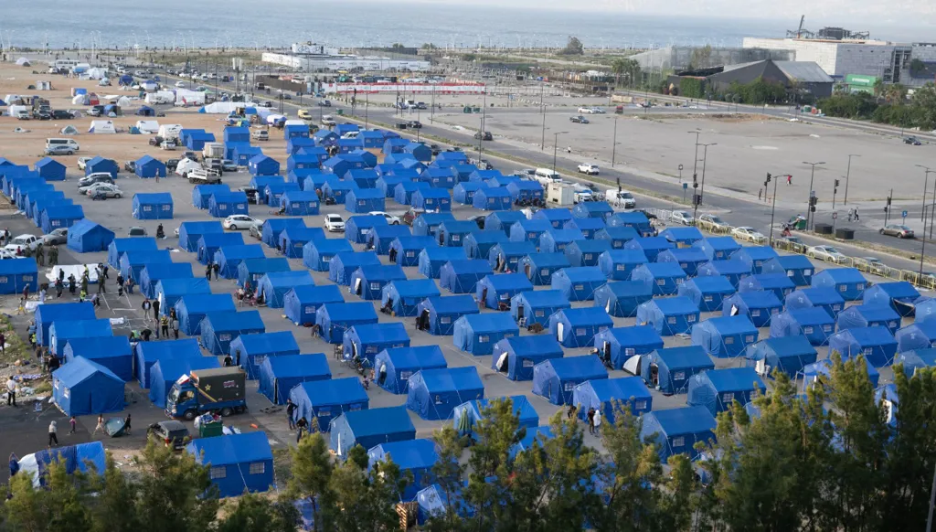 محافظ بيروت لـ"النهار": حصر خيم النازحين على الواجهة البحرية بـ175 خيمة ومنع أي توسّع جديد (فيديو)