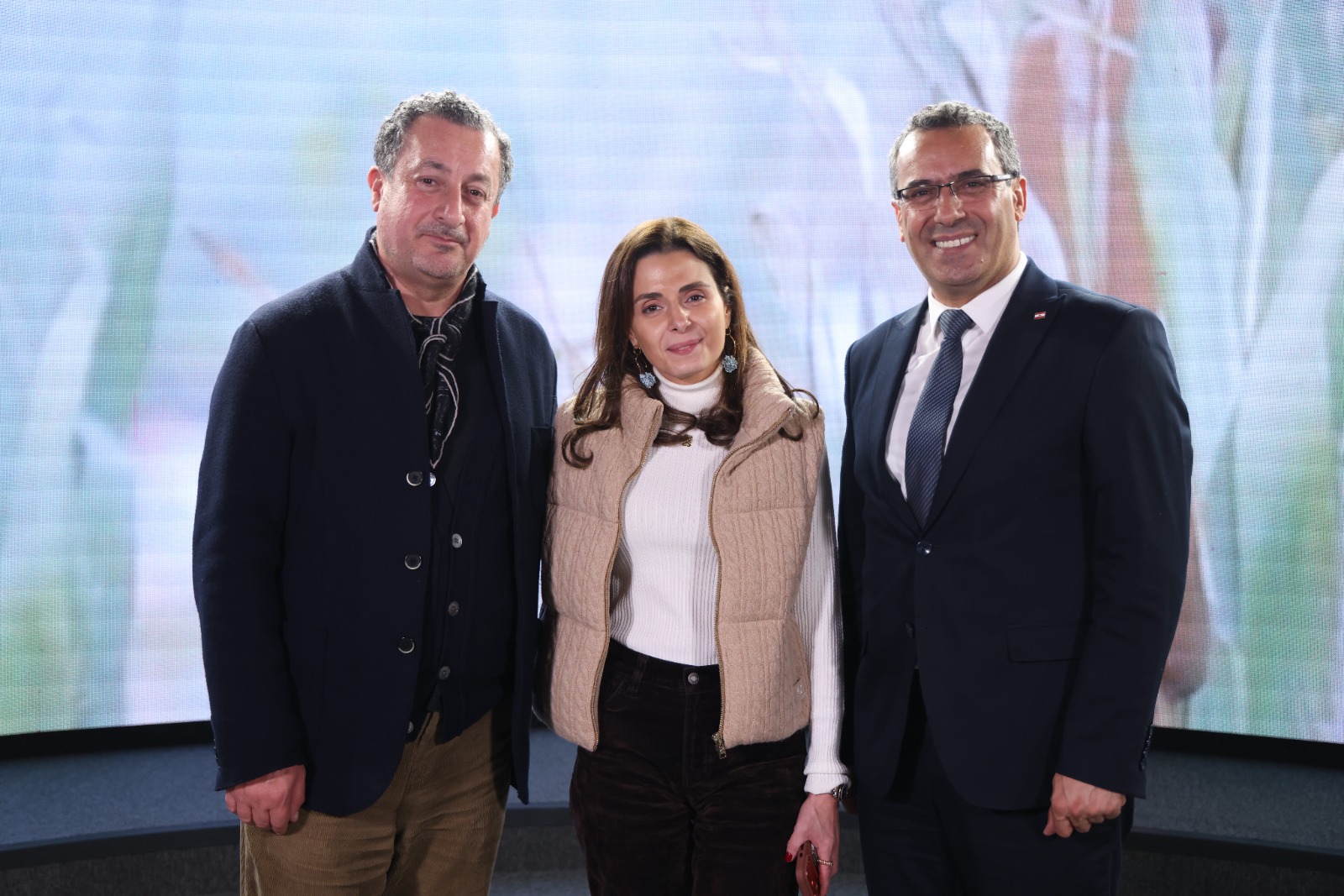  رئيسة مجموعة النهار نايلة تويني، وزير الزراعة الدكتور نزار هاني، ومؤسس سوق الطيّب كمال مزوّق.