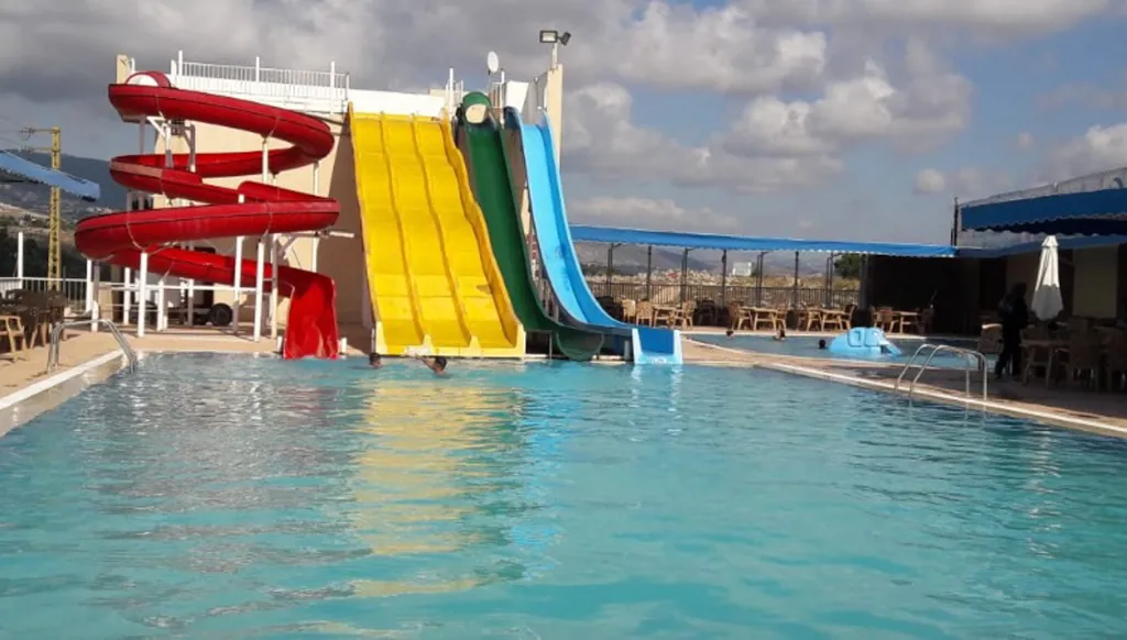 مسبح في لبنان.