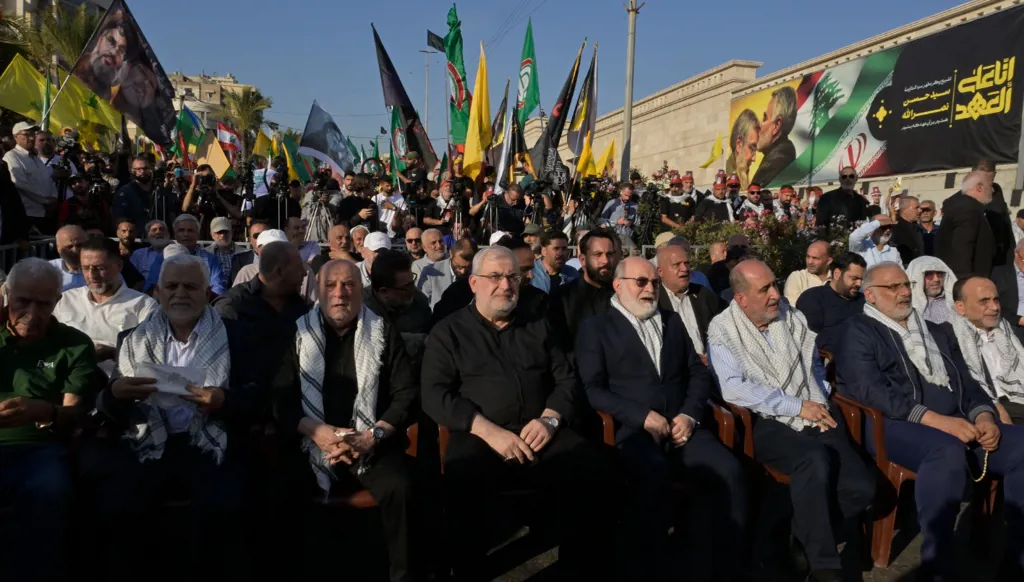 "حزب الله" ينظم مهرجاناً تضامنياً مع إيران... رعد: حرصنا على حرب ضمن جدول اشتباك