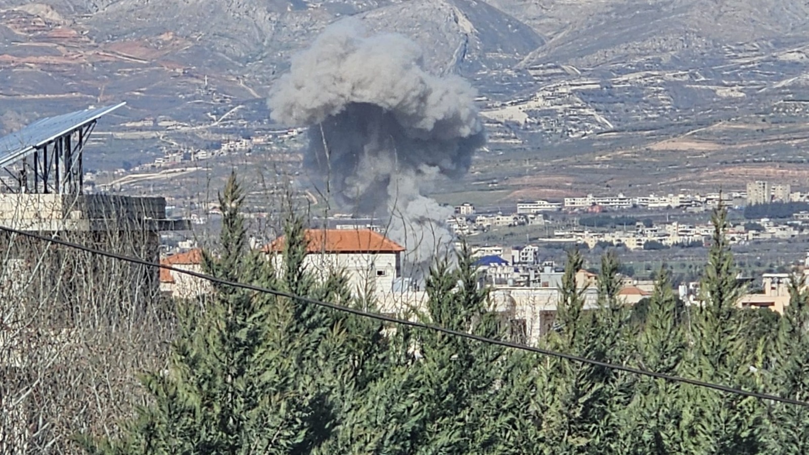 غارة على بلدة تبنين.