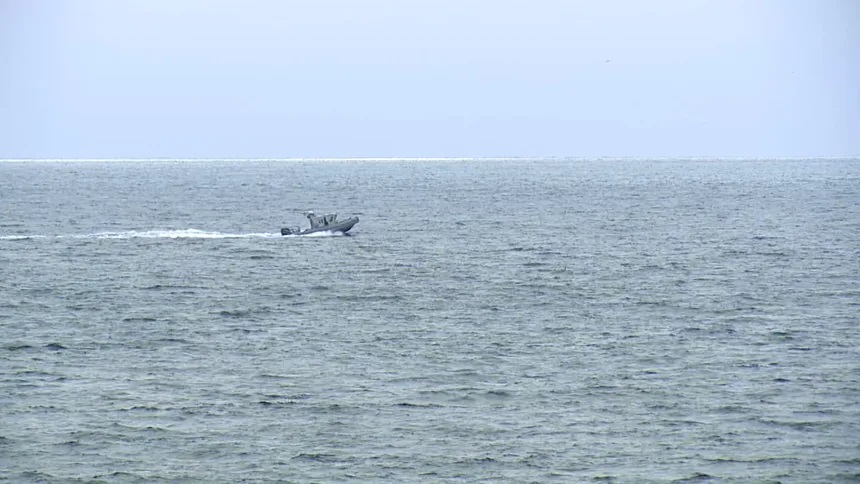 قارب يبحث عن ناجين من حادث تحطم طائرة بالقرب من سان دييغو (وكالات)