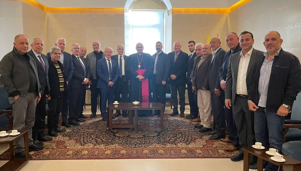 وفد بلديات القرى المسيحية في جنوب لبنان يطالب الفاتيكان بدعم صمود الأهالي