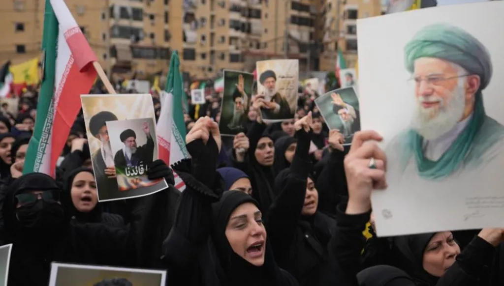 ضربة تلو أخرى لنفوذ إيران ووكلائها مهدت الطريق للهجمات الأميركية – الإسرائيلية