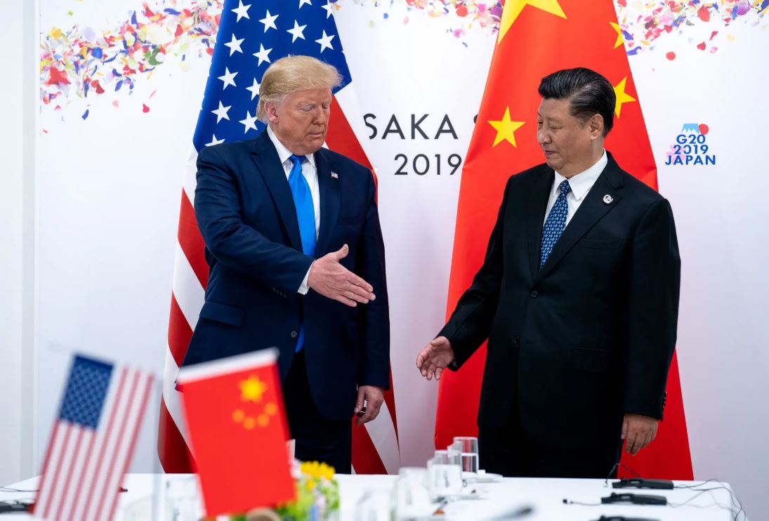 لقاء بين شي وترامب في اليابان عام 2019 (وكالات)