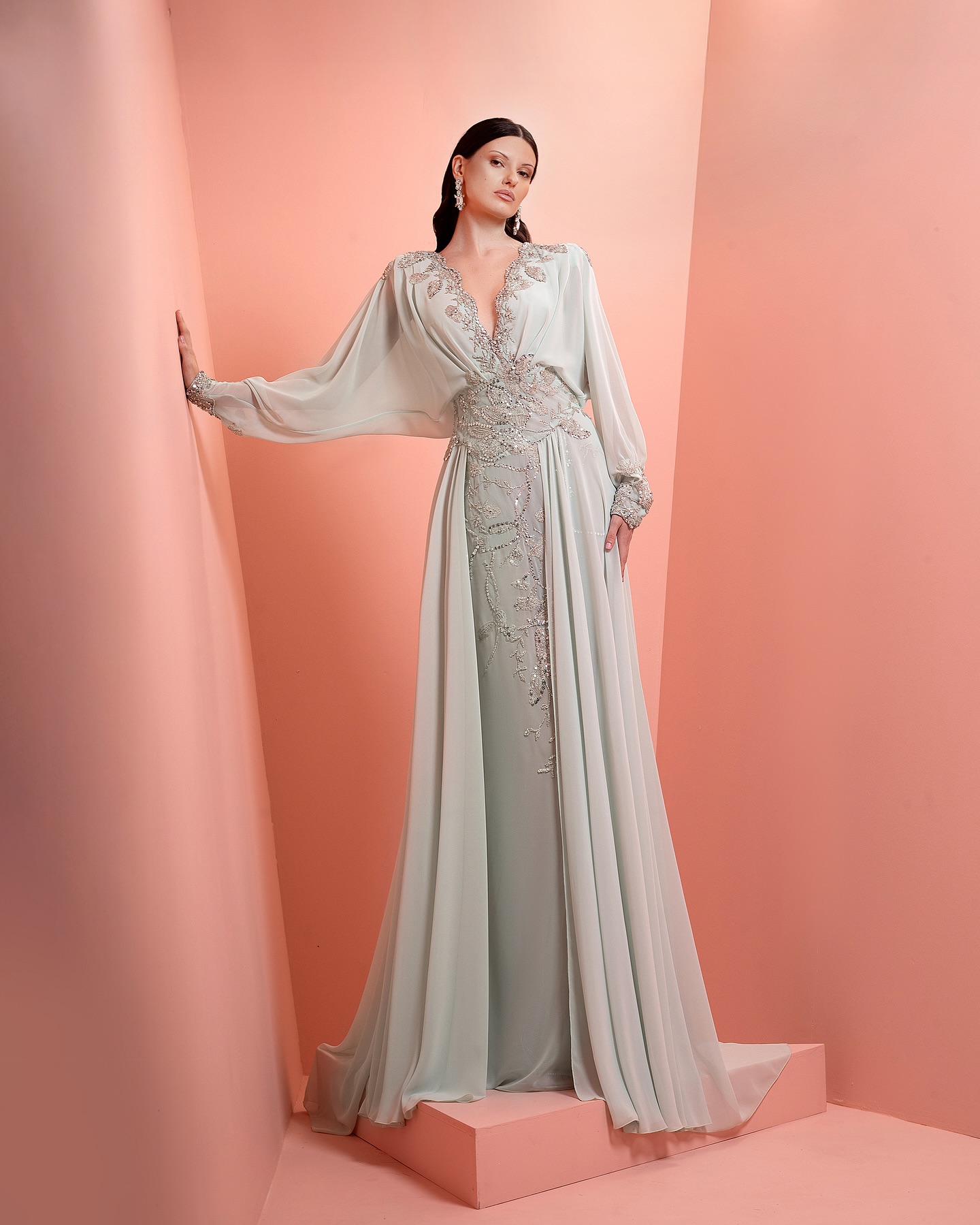 من مجموعة الأزياء الجاهزة للمصمّم زياد نكد لربيع وصيف 2026 (إنستغرام)