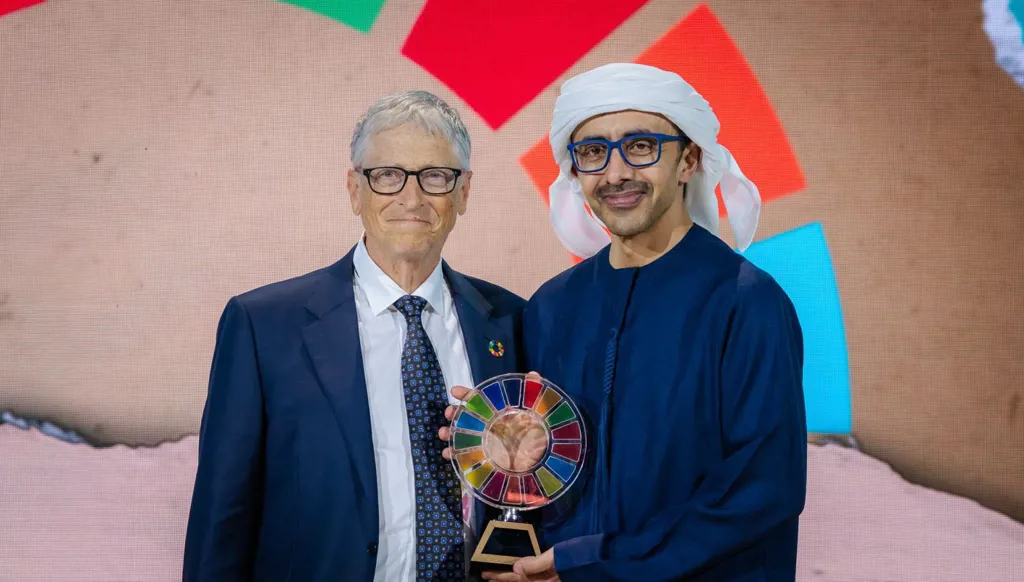 "مؤسسة غيتس" تكرّم "أم الإمارات" بجائزة Goalkeepers للإنجاز مدى الحياة... عبدااله بن زايد: لم تعمل لنفسها