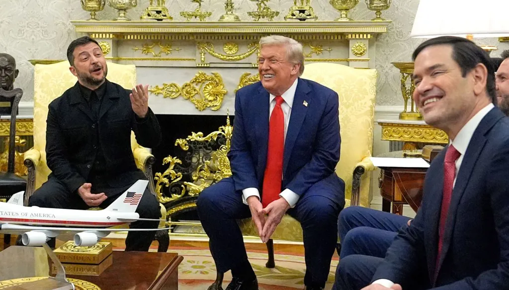 بعد المواجهة الصاخبة قبل 6 أشهر... أجواء أكثر ودية بكثير بين ترامب وزيلينسكي في البيت الأبيض