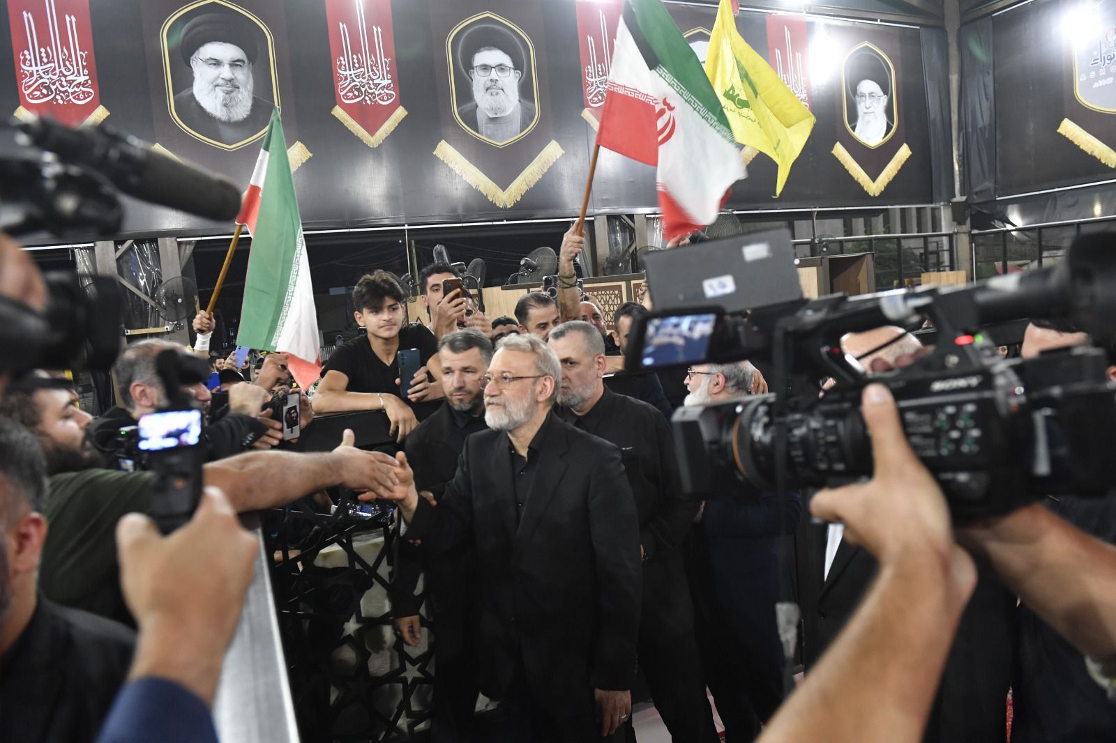 لاريجاني خلال زيارته مرقد السيد حسن نصرالله ( حسام شبارو)