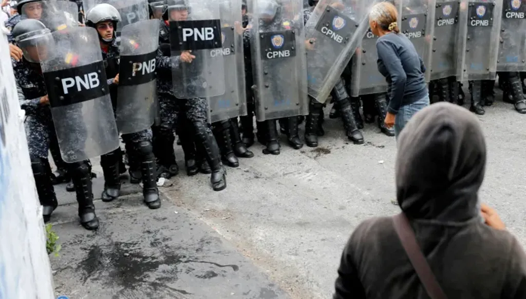 فنزويلا... أكثر من 200 سجين سياسي يعلنون إضراباً عن الطعام