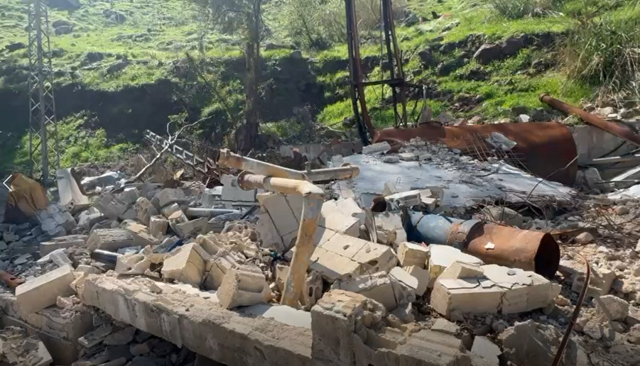 أنقاض محطة نبع الوزاني فبل إعادة تأهيلها.