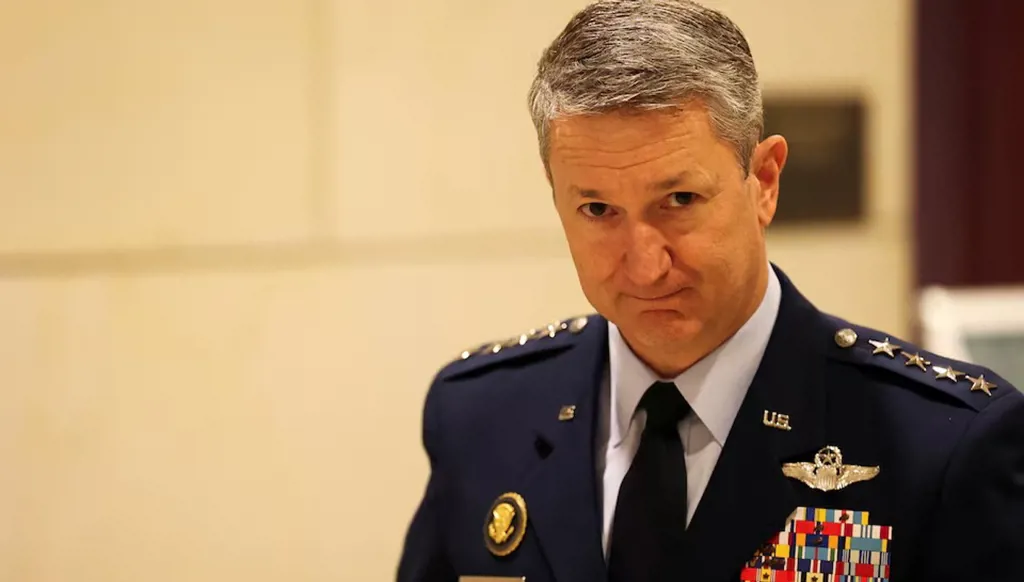 رئيس الأركان الأميركي يؤكد تحقيق "التفوق الجوي" في أجواء إيران