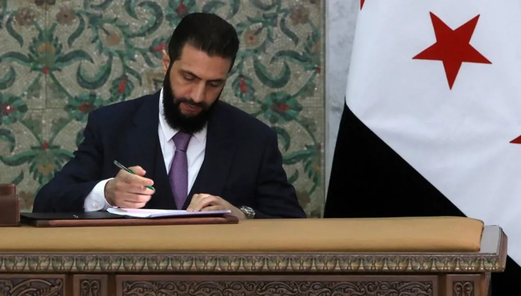 في عقل أحمد الشرع: سلاح "حزب الله" وشعاراته خطر!