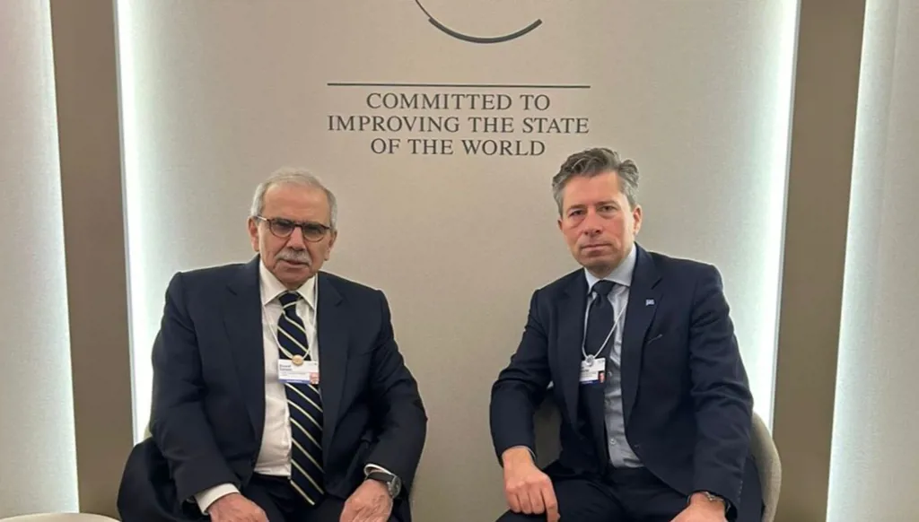 في دافوس... سلام ناقش مع توم فليتشر تنسيق المساعدات الإنسانية للبنان