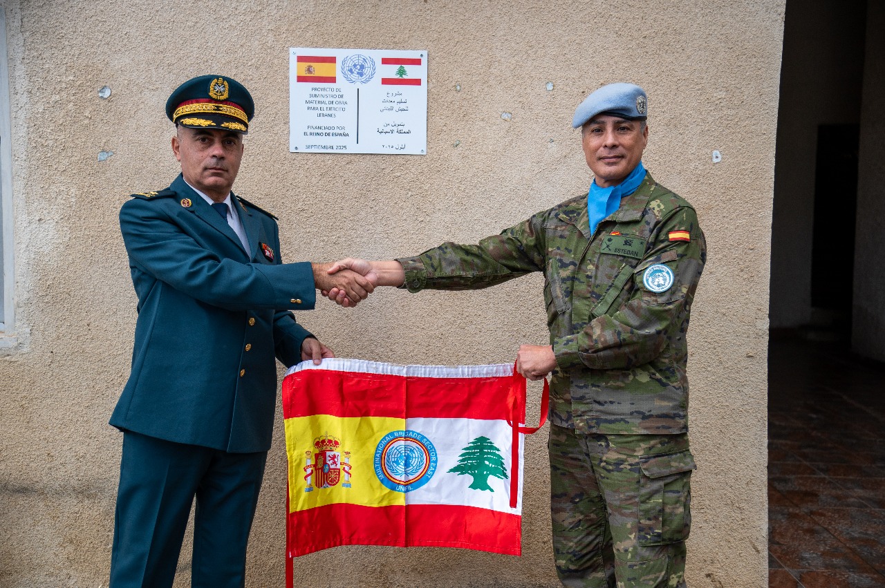 العميد فارس والجنرال ريكاردو استيبان. (إ.أ.)