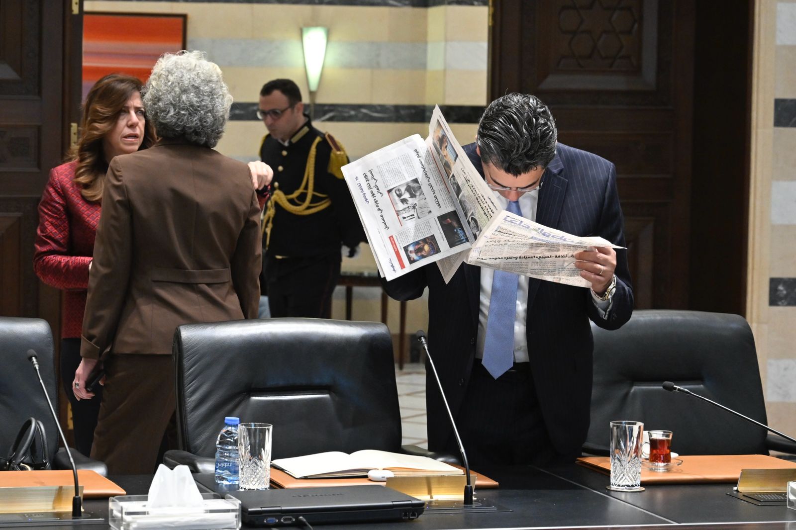 وزير الاعلام بول مرقص (نبيل اسماعيل)