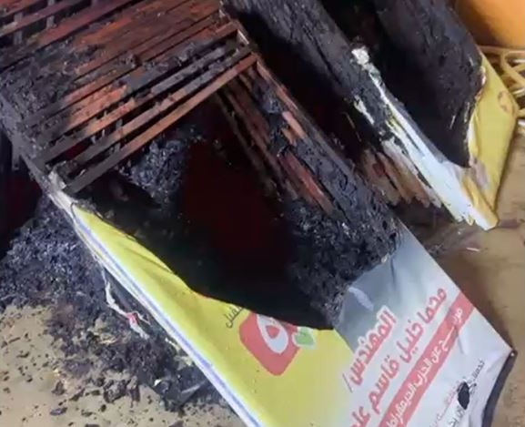 حرق لوحات إعلانية خاصة بمرشح الحزب الديموقراطي الكردستاني في محافظة نينوى النائب محما خليل. (وسائل تواصل اجتماعي)