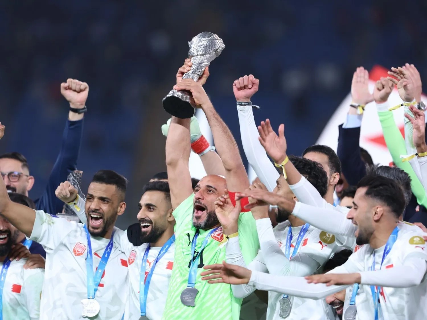 البحرين حاملة اللقب.