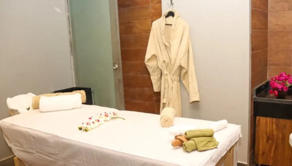 لممارستهما أفعالاً منافية للآداب... ضبط وافدين في مركز مساج في الرياض