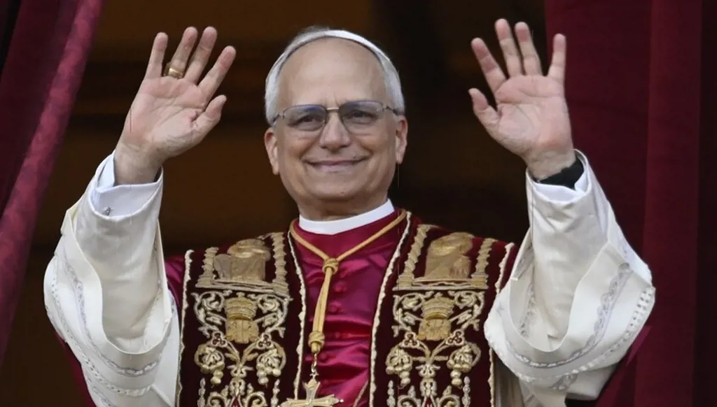 أهلاً في بيتنا الذي بمنازل كثيرة