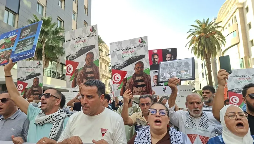 تونس... توقيف 11 شخصاً عقب تظاهرة تطالب بالإفراج عن نشطاء "أسطول الصمود"
