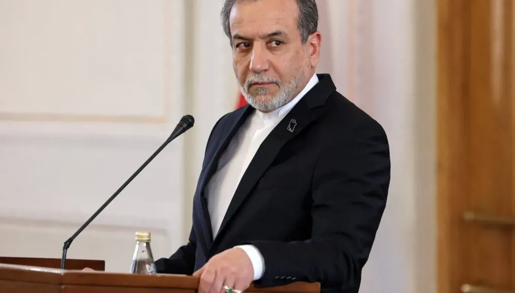 وزير خارجية إيران يرد على تهديد ترامب: متهور وخطر