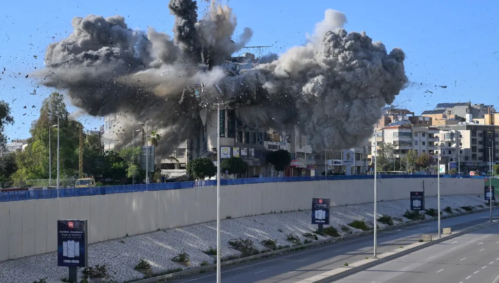 هل التّفاوض اللبناني المنفرد مع العدوّ يُعتبر استسلاماً؟