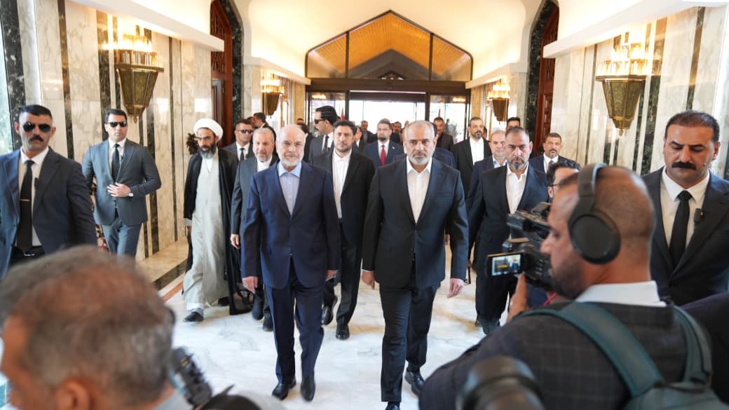 النائب الأول لرئيس مجلس النواب العراقي يستقبل رئيس مجلس الشورى الإيراني والوفد المرافق له (واع).