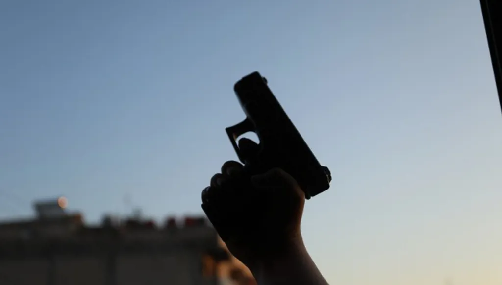 قُتل عن طريق الخطأ خلال عمليّة دهم وتبادل إطلاق نار شمالي لبنان