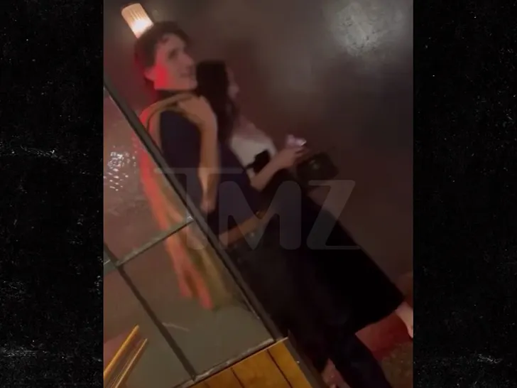 نجمة البوب العالمية كاتي بيري ورئيس الوزراء الكندي السابق جاستن ترودو (TMZ). 