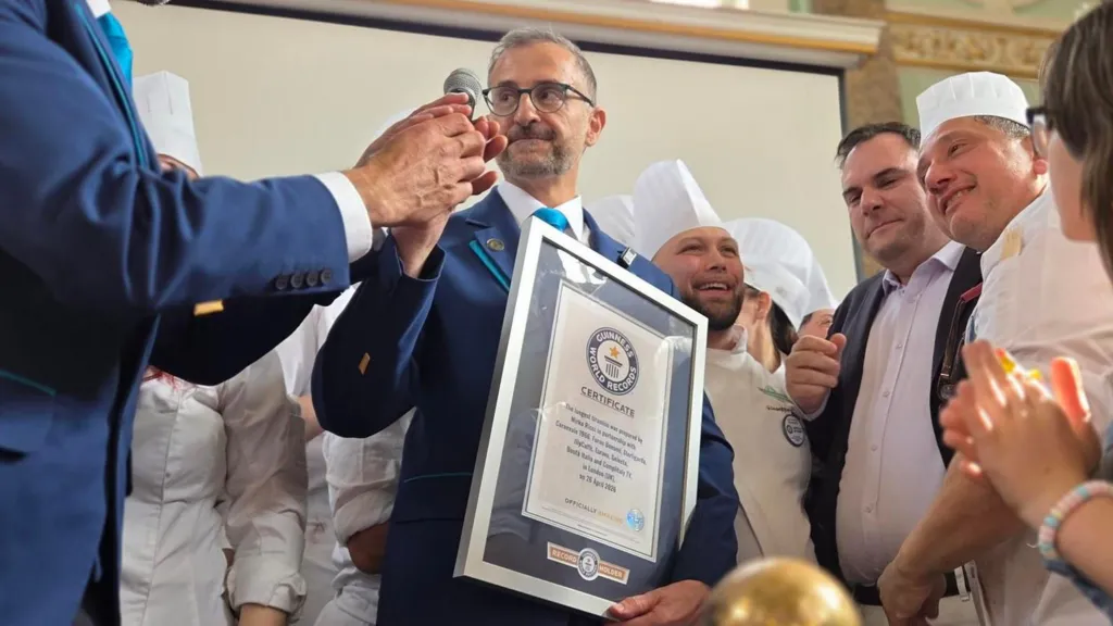 أكد حكّام Guinness World Records تسجيل الرقم القياسي العالمي الجديد يوم الأحد.